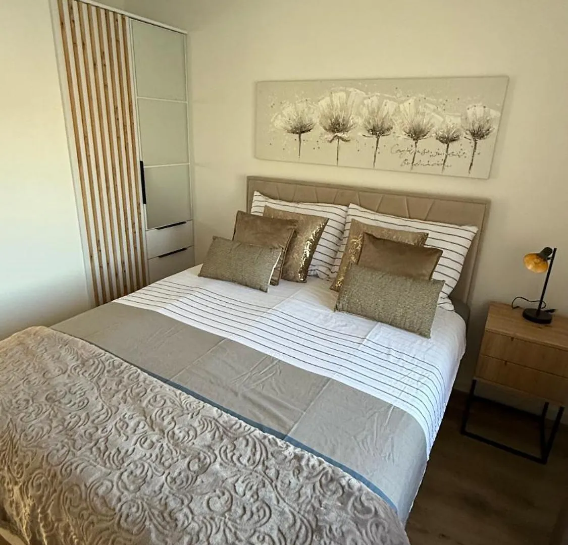 Apartments Petar - Parking And Seaview Trogir 0*,